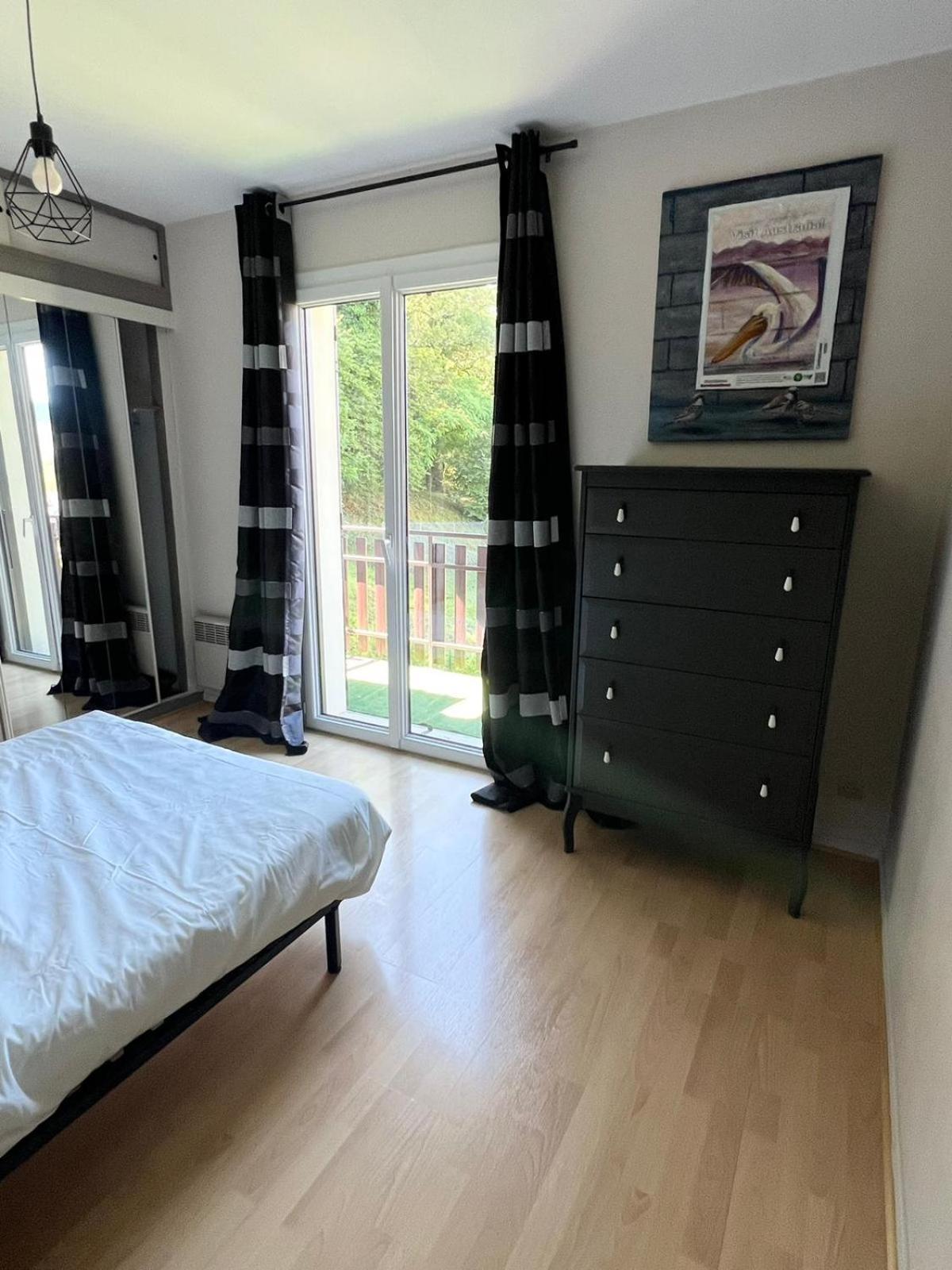 Maison Entre Lacs Et Forets Montréal La Cluse 外观 照片
